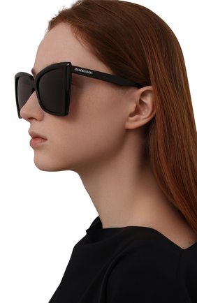 Женские солнцезащитные очки BALENCIAGA черного цвета, арт. BB0174S 001 | Фото 2 (Тип очков: С/з; Оптика Гендер: оптика-женское; Очки форма: Бабочка)