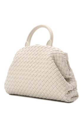 Женская сумка bv handle small BOTTEGA VENETA молочного цвета по цене 362000 руб., арт. 691188/V01D1 | Фото 4 Женская сумка bv handle small BOTTEGA VENETA молочного цвета, арт. 691188/V01D1 | Фото 4 (Сумки-технические: Сумки через плечо, Сумки top-handle; Материал: Натуральная кожа; Ремень/цепочка: На ремешке; Размер: small)