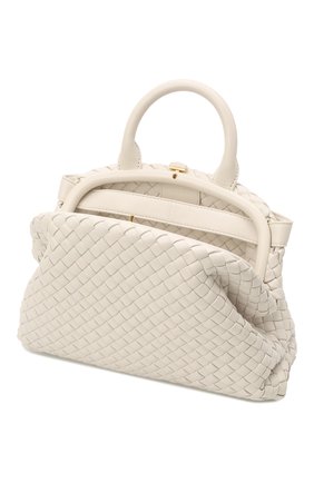 Женская сумка bv handle small BOTTEGA VENETA молочного цвета по цене 362000 руб., арт. 691188/V01D1 | Фото 5 Женская сумка bv handle small BOTTEGA VENETA молочного цвета, арт. 691188/V01D1 | Фото 5 (Сумки-технические: Сумки через плечо, Сумки top-handle; Материал: Натуральная кожа; Ремень/цепочка: На ремешке; Размер: small)