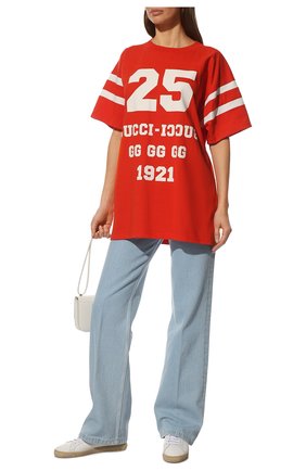 Женская хлопковая футболка GUCCI красного цвета, арт. 660744/XJD09 | Фото 2 (Материал внешний: Хлопок; Рукава: Короткие; Длина (для топов): Удлиненные; Женское Кросс-КТ: Футболка-одежда; Принт: С принтом; Стили: Спорт-шик)