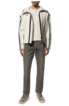 Мужские замшевые кроссовки GIORGIO ARMANI светло-серого цвета по цене 89950 руб., арт. X2X156/XN139 | Фото 2 Мужские замшевые кроссовки GIORGIO ARMANI светло-серого цвета, арт. X2X156/XN139 | Фото 2 (Материал внешний: Кожа, Замша; Материал внутренний: Натуральная кожа; Стили: Классический; Материал утеплителя: Без утеплителя)
