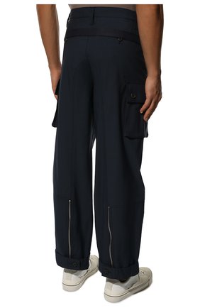 Мужские хлопковые брюки-карго JACQUEMUS темно-синего цвета, арт. 225PA016-1040 | Фото 4 (Силуэт М (брюки): Карго; Длина (брюки, джинсы): Стандартные; Случай: Повседневный; Материал внешний: Хлопок; Стили: Минимализм)