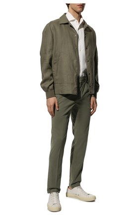 Мужские брюки CORNELIANI хаки цвета по цене 37100 руб., арт. 894EA5-2120186/00 | Фото 2 Мужские брюки CORNELIANI хаки цвета, арт. 894EA5-2120186/00 | Фото 2 (Материал внешний: Лиоцелл, Растительное волокно, Хлопок; Длина (брюки, джинсы): Стандартные; Случай: Повседневный; Силуэт М (брюки): Чиносы; Стили: Кэжуэл, Милитари)