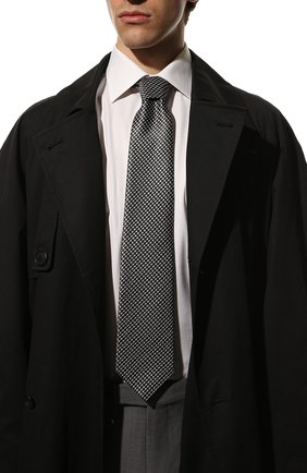 Мужской шелковый галстук TOM FORD черно-белого цвета, арт. 3TF32/XTF | Фото 2 (Материал: Шелк, Текстиль; Принт: С принтом)