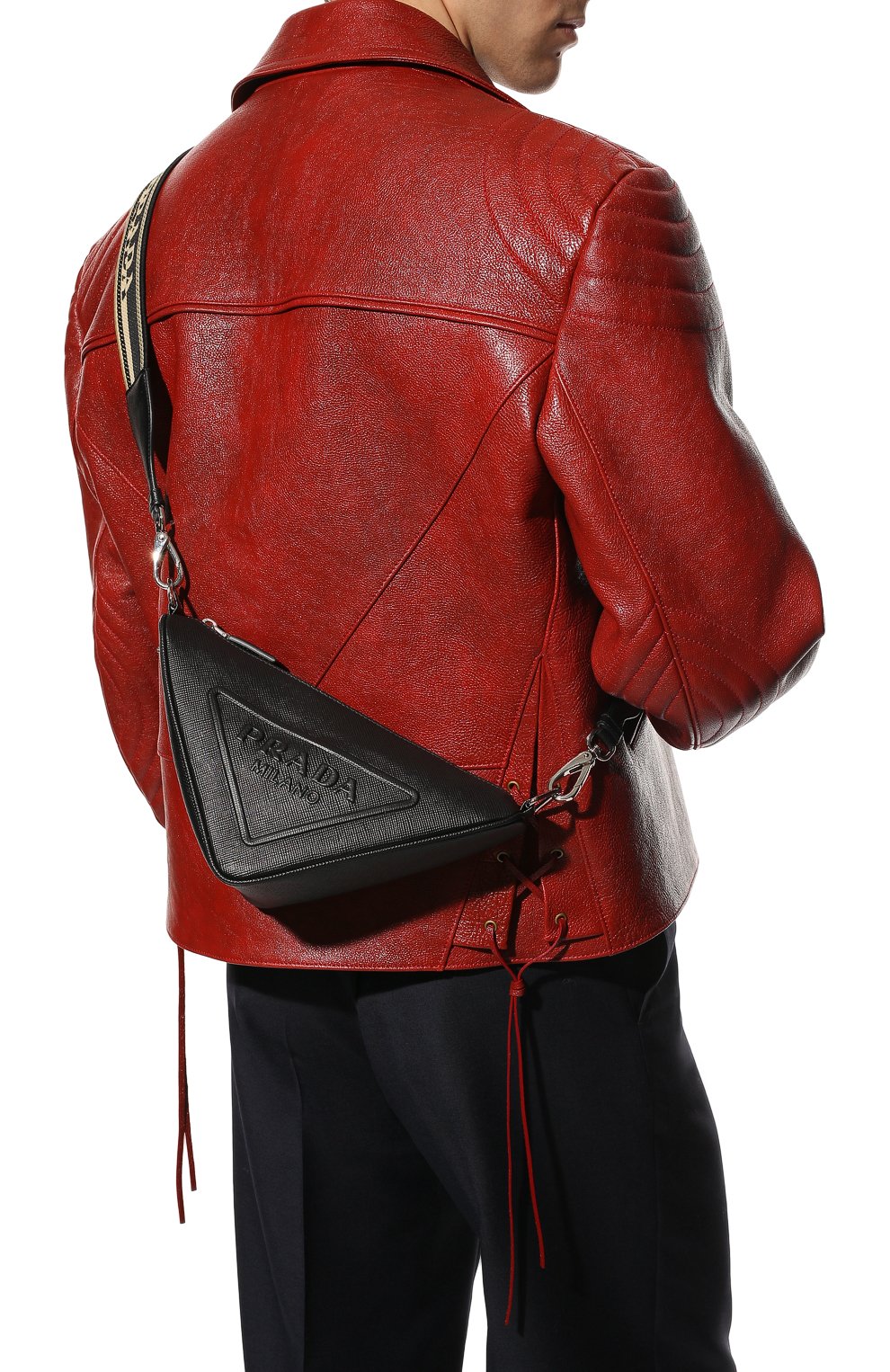 Мужская кожаная сумка PRADA черного цвета, арт. 2VH155-2FAD-F0002-OOO | Фото 2 (Размер: medium; Материал: Натуральная кожа; Ремень/цепочка: На ремешке)