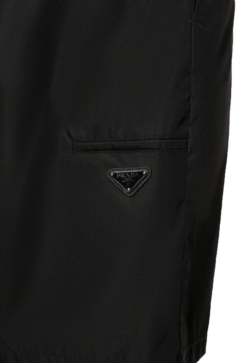 Мужские шорты PRADA черного цвета, арт. SPG32-1WQ8-F0002-182 | Фото 5 (Случай: Повседневный; Длина Шорты М: Ниже колена; Материал внешний: Синтетический материал; Стили: Кэжуэл)