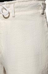 Мужские брюки GIORGIO ARMANI кремвого цвета, арт. 2SGPP0NL/T036Q | Фото 5 (Длина (брюки, джинсы): Стандартные; Случай: Повседневный; Материал внешний: Растительное волокно; Стили: Кэжуэл)