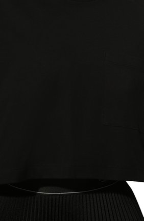 Женская хлопковая футболка PRADA черного цвета, арт. 3560A-240-F0002-212 | Фото 5 (Принт: Без принта; Рукава: Короткие; Материал внешний: Хлопок; Женское Кросс-КТ: Футболка-одежда; Длина (для топов): Укороченные; Стили: Кэжуэл)