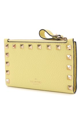 Женский кожаный футляр для кредитных карт rockstud VALENTINO желтого цвета по цене 42400 руб., арт. XW0P0605/VSH | Фото 2 Женский кожаный футляр для кредитных карт rockstud VALENTINO желтого цвета, арт. XW0P0605/VSH | Фото 2 (Материал: Натуральная кожа)
