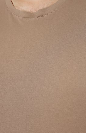 Мужская хлопковая футболка CAPOBIANCO бежевого цвета, арт. 12M660.AL01./58-60 | Фото 5 (Принт: Без принта; Рукава: Короткие; Длина (для топов): Стандартные; Материал внешний: Хлопок; Стили: Кэжуэл)
