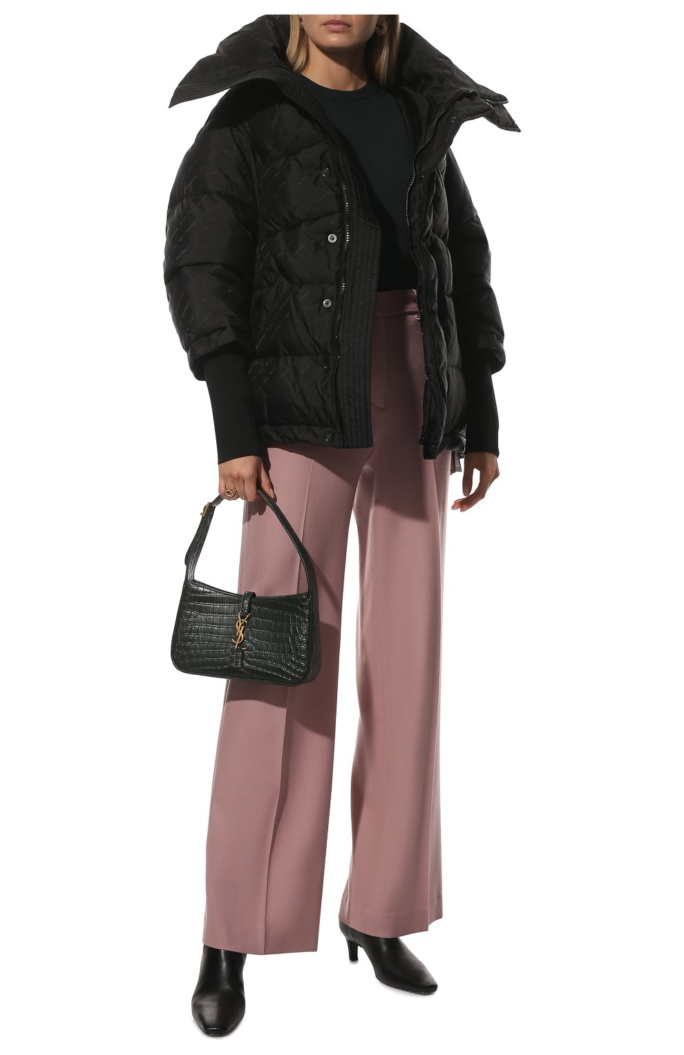 Женская утепленная куртка BALENCIAGA черного цвета, арт. 659040/TK040 | Фото 2 (Кросс-КТ: Куртка, Утепленный, Пуховик; Рукава: Длинные; Материал внешний: Синтетический материал; Стили: Спорт-шик; Материал подклада: Синтетический материал; Длина (верхняя одежда): Короткие)