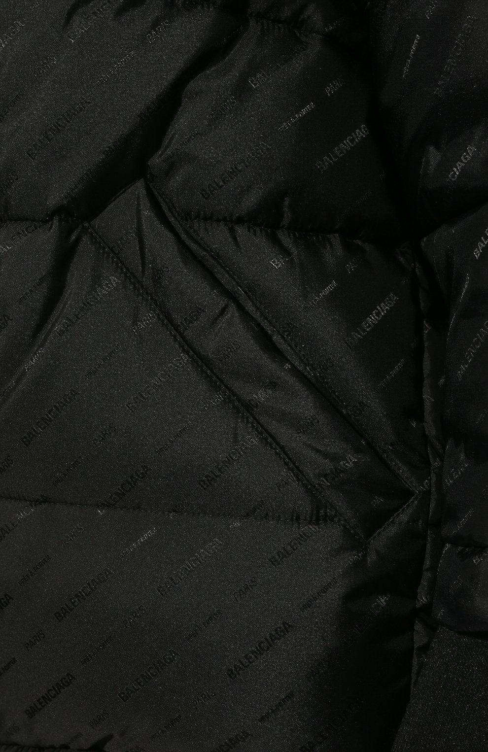 Женская утепленная куртка BALENCIAGA черного цвета, арт. 659040/TK040 | Фото 5 (Кросс-КТ: Куртка, Утепленный, Пуховик; Рукава: Длинные; Материал внешний: Синтетический материал; Стили: Спорт-шик; Материал подклада: Синтетический материал; Длина (верхняя одежда): Короткие)