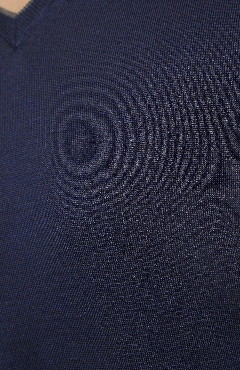 Мужской пуловер из шелка и хлопка GRAN SASSO темно-синего цвета, арт. 43115/16290 | Фото 5 (Материал внешний: Шелк, Хлопок; Рукава: Длинные; Принт: Без принта; Длина (для топов): Стандартные; Вырез: V-образный; Мужское Кросс-КТ: Пуловеры; Стили: Кэжуэл)