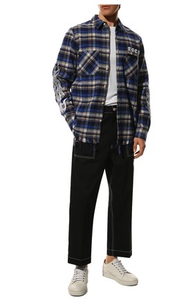 Мужские хлопковые брюки MONCLER черного цвета, арт. H1-091-2A000-36-5962A | Фото 2 (Материал внешний: Хлопок; Длина (брюки, джинсы): Укороченные; Случай: Повседневный; Стили: Гранж)