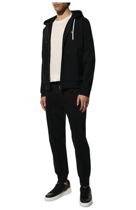 Мужской хлопковая толстовка EMPORIO ARMANI темно-синего цвета по цене 26850 руб., арт. 8N1MG0/1JBTZ | Фото 2 Мужской хлопковая толстовка EMPORIO ARMANI темно-синего цвета, арт. 8N1MG0/1JBTZ | Фото 2 (Рукава: Длинные; Материал внешний: Хлопок; Длина (для топов): Стандартные; Мужское Кросс-КТ: Толстовка-одежда; Стили: Спорт-шик)