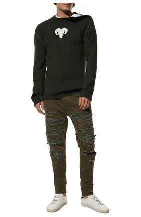 Мужские джинсы AMIRI хаки цвета по цене 154500 руб., арт. PS22MDS061-351 | Фото 2 Мужские джинсы AMIRI хаки цвета, арт. PS22MDS061-351 | Фото 2 (Длина (брюки, джинсы): Стандартные; Материал внешний: Хлопок, Деним; Кросс-КТ: Деним; Силуэт М (брюки): Узкие; Детали: Потертости; Стили: Гранж)