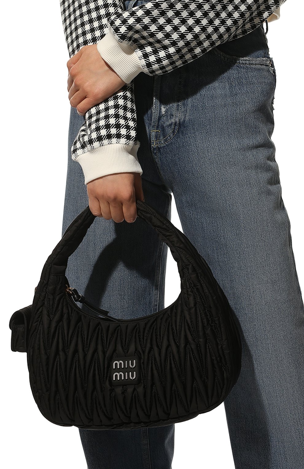Женская сумка MIU MIU черного цвета, арт. 5BC108-2F5A-F0002-OOO | Фото 2 (Сумки-технические: Сумки top-handle; Размер: medium)