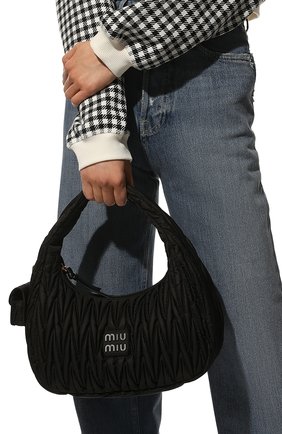 Женская сумка MIU MIU черного цвета по цене 190000 руб., арт. 5BC108-2F5A-F0002-OOO | Фото 2 Женская сумка MIU MIU черного цвета, арт. 5BC108-2F5A-F0002-OOO | Фото 2 (Сумки-технические: Сумки top-handle; Размер: medium)