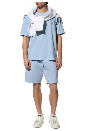 Мужская хлопковая футболка AMI голубого цвета, арт. UTS002.726 | Фото 2 (Рукава: Короткие; Материал внешний: Хлопок; Длина (для топов): Стандартные; Принт: Без принта; Стили: Минимализм)