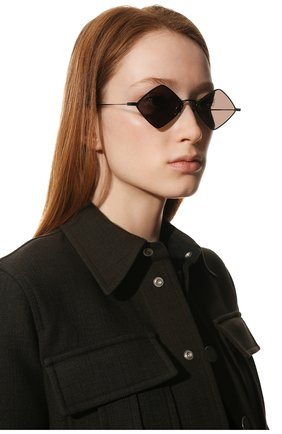 Женские солнцезащитные очки SAINT LAURENT серебряного цвета, арт. SL 302 LISA | Фото 2 (Тип очков: С/з; Очки форма: Креативные; Оптика Гендер: оптика-женское)