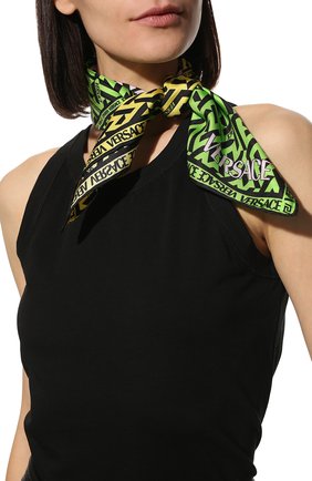 Женский шелковый платок VERSACE разноцветного цвета, арт. 1001601/1A02964 | Фото 2 (Материал: Текстиль, Шелк)
