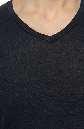 Мужская льняная футболка DANIELE FIESOLI темно-синего цвета, арт. DF 1161 | Фото 5 (Принт: Без принта; Рукава: Короткие; Длина (для топов): Стандартные; Материал внешний: Лен; Стили: Кэжуэл)