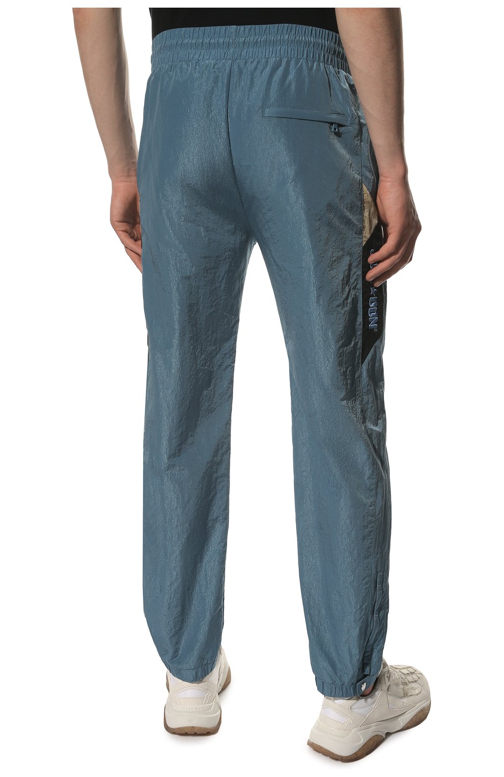 Мужские брюки JUST DON голубого цвета, арт. 32JUSP201 226343 | Фото 4 (Длина (брюки, джинсы): Стандартные; Случай: Повседневный; Материал внешний: Синтетический материал; Стили: Спорт-шик; Материал подклада: Синтетический материал)