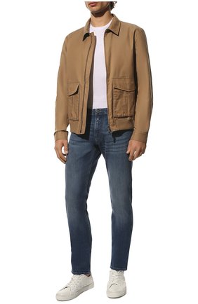Мужские джинсы EMPORIO ARMANI синего цвета по цене 22150 руб., арт. 8N1J06/1D5QZ | Фото 2 Мужские джинсы EMPORIO ARMANI синего цвета, арт. 8N1J06/1D5QZ | Фото 2 (Материал внешний: Хлопок, Деним; Длина (брюки, джинсы): Стандартные; Кросс-КТ: Деним; Силуэт М (брюки): Прямые; Детали: Потертости; Стили: Кэжуэл)