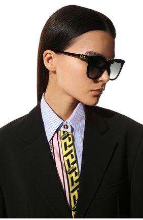 Женские солнцезащитные очки GUCCI черного цвета, арт. GG1071S 001 | Фото 2 (Тип очков: С/з; Оптика Гендер: оптика-женское; Очки форма: Квадратные)