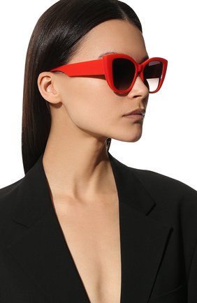 Женские солнцезащитные очки ALEXANDER MCQUEEN красного цвета, арт. AM0347S 002 | Фото 2 (Тип очков: С/з; Оптика Гендер: оптика-женское; Очки форма: Cat-eye)