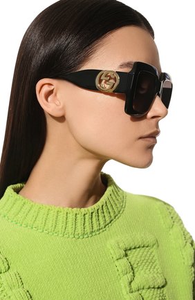 Женские солнцезащитные очки GUCCI черного цвета, арт. GG1022S 006 | Фото 2 (Тип очков: С/з; Оптика Гендер: оптика-женское; Очки форма: Квадратные)