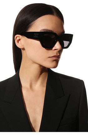 Женские солнцезащитные очки DSQUARED2 черного цвета, арт. D20031 807 | Фото 2 (Кросс-КТ: С/з-унисекс; Тип очков: С/з; Очки форма: Квадратные; Оптика Гендер: оптика-унисекс)