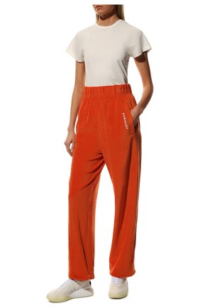 Женские хлопковые брюки KHRISJOY оранжевого цвета, арт. DSW001PNT/VEL | Фото 2 (Длина (брюки, джинсы): Стандартные; Материал внешний: Хлопок; Женское Кросс-КТ: Брюки-одежда; Силуэт Ж (брюки и джинсы): Прямые; Стили: Спорт-шик)
