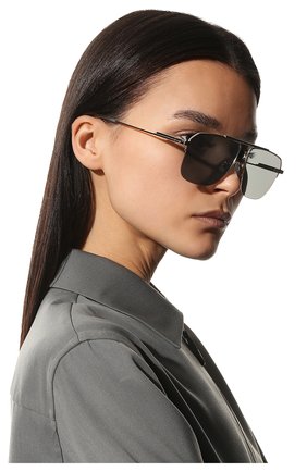 Женские солнцезащитные очки BOTTEGA VENETA серебряного цвета, арт. BV1149S 003 | Фото 2 (Тип очков: С/з; Кросс-КТ: С/з-унисекс; Очки форма: Авиаторы; Оптика Гендер: оптика-унисекс)