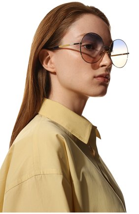 Женские солнцезащитные очки CHLOÉ голубого цвета, арт. CH0112S | Фото 2 (Тип очков: С/з; Материал: Металл; Очки форма: Круглые)