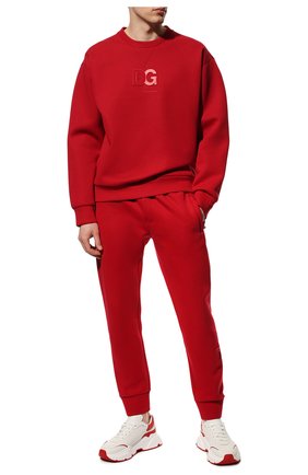 Мужской хлопковый свитшот DOLCE & GABBANA красного цвета по цене 72950 руб., арт. G9VA5Z/HU7IH | Фото 2 Мужской хлопковый свитшот DOLCE & GABBANA красного цвета, арт. G9VA5Z/HU7IH | Фото 2 (Длина (для топов): Стандартные; Материал внешний: Синтетический материал, Хлопок; Рукава: Длинные; Мужское Кросс-КТ: свитшот-одежда; Принт: Без принта; Стили: Спорт-шик)