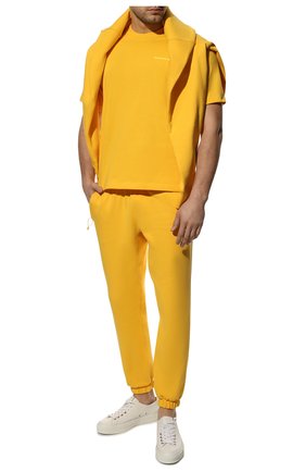 Мужская хлопковая футболка adidas originals x pharrell williams ADIDAS ORIGINALS желтого цвета, арт. HG1806 | Фото 2 (Рукава: Короткие; Материал внешний: Хлопок; Длина (для топов): Стандартные; Принт: Без принта; Стили: Спорт-шик)