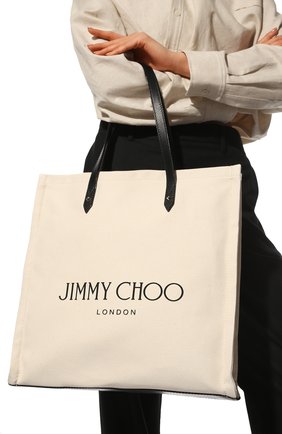 Женский сумка-тоут logo JIMMY CHOO кремвого цвета, арт. LOGOTOTEFFQ | Фото 2 (Размер: large; Материал: Текстиль; Сумки-технические: Сумки-шопперы)