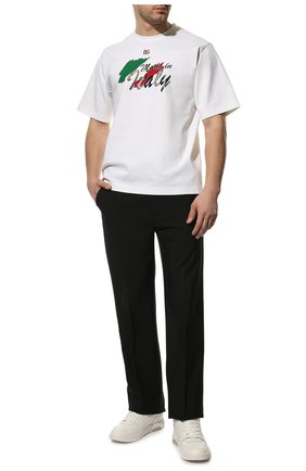 Мужская футболка DOLCE & GABBANA белого цвета по цене 55100 руб., арт. G8NV2Z/G7B8C | Фото 2 Мужская футболка DOLCE & GABBANA белого цвета, арт. G8NV2Z/G7B8C | Фото 2 (Материал внешний: Хлопок, Синтетический материал; Рукава: Короткие; Длина (для топов): Стандартные; Принт: С принтом; Стили: Кэжуэл)