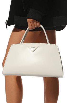Женская сумка PRADA молочного цвета по цене 0 тенге, арт. 1BA327-ZO6-F0009-OOO | Фото 2 Женская сумка PRADA молочного цвета, арт. 1BA327-ZO6-F0009-OOO | Фото 2 (Сумки-технические: Сумки top-handle; Размер: medium; Материал: Натуральная кожа)