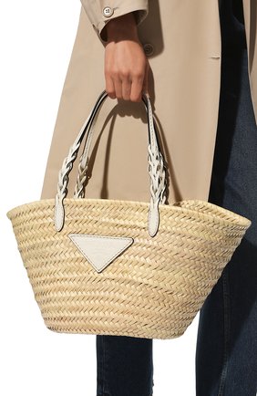 Женский сумка-тоут PRADA белого цвета, арт. 1BG314-2DIJ-F0N86-OOO | Фото 2 (Материал: Дерево, Растительное волокно; Размер: medium; Сумки-технические: Сумки-шопперы)