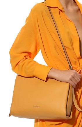 Женская сумка boheme COCCINELLE желтого цвета, арт. E1 L50 19 02 01 | Фото 2 (Материал: Натуральная кожа; Размер: medium; Ремень/цепочка: На ремешке; Сумки-технические: Сумки через плечо, Сумки top-handle)