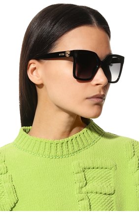 Женские солнцезащитные очки MOSCHINO черного цвета, арт. M0S123 807 | Фото 2 (Тип очков: С/з; Очки форма: Квадратные; Оптика Гендер: оптика-женское)