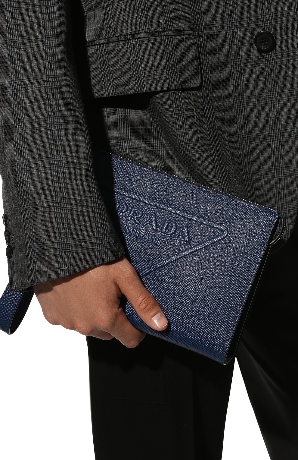 Мужская кожаная борсетка PRADA темно-синего цвета по цене 165000 руб., арт. 2VF039-2FAD-F0016-OOO | Фото 2 Мужская кожаная борсетка PRADA темно-синего цвета, арт. 2VF039-2FAD-F0016-OOO | Фото 2 (Материал: Натуральная кожа; Размер: small)