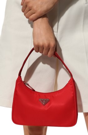 Женская сумка prada re-edition 2000 PRADA красного цвета по цене 820500 тенге, арт. 1NE515-RDH0-F0011 | Фото 2 Женская сумка prada re-edition 2000 PRADA красного цвета, арт. 1NE515-RDH0-F0011 | Фото 2 (Сумки-технические: Сумки top-handle; Материал: Текстиль; Размер: small)