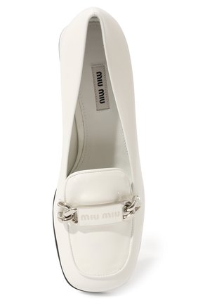 Женские кожаные туфли MIU MIU белого цвета, арт. 5D658D-JHR-F0009-035 | Фото 6 (Материал внешний: Кожа; Каблук высота: Средний; Каблук тип: Устойчивый)