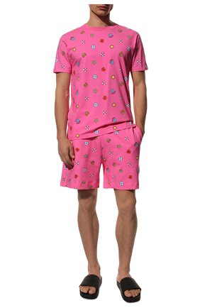 Мужская хлопковая футболка MOSCHINO розового цвета, арт. A1912/2332 | Фото 2 (Кросс-КТ: Пляж; Рукава: Короткие; Длина (для топов): Стандартные; Принт: С принтом; Материал внешний: Хлопок; Стили: Романтичный)