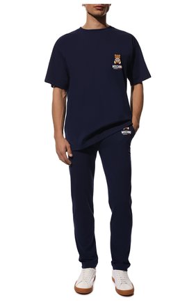 Мужская хлопковая футболка MOSCHINO темно-синего цвета, арт. A1923/8101 | Фото 2 (Кросс-КТ: домашняя одежда; Рукава: Короткие; Длина (для топов): Стандартные; Материал внешний: Хлопок)