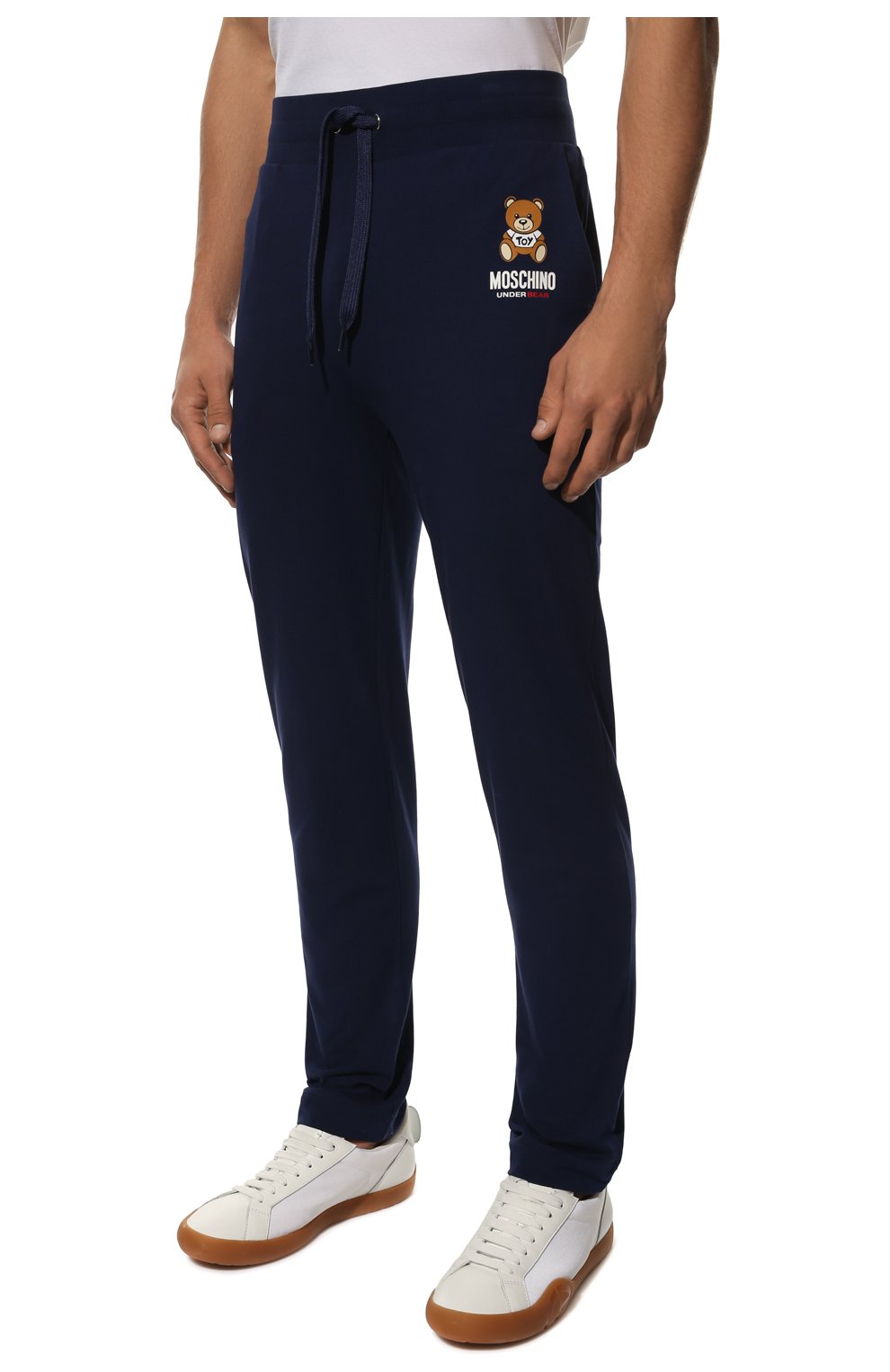 Мужские хлопковые брюки MOSCHINO темно-синего цвета, арт. A4324/8125 | Фото 3 (Длина (брюки, джинсы): Стандартные; Кросс-КТ: домашняя одежда; Материал внешний: Хлопок)