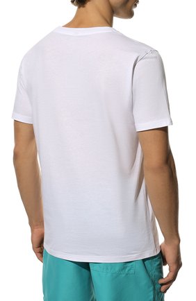 Мужская хлопковая футболка MOSCHINO белого цвета, арт. A1909/2316 | Фото 4 (Кросс-КТ: Пляж; Рукава: Короткие; Длина (для топов): Стандартные; Принт: С принтом; Материал внешний: Хлопок; Стили: Кэжуэл)